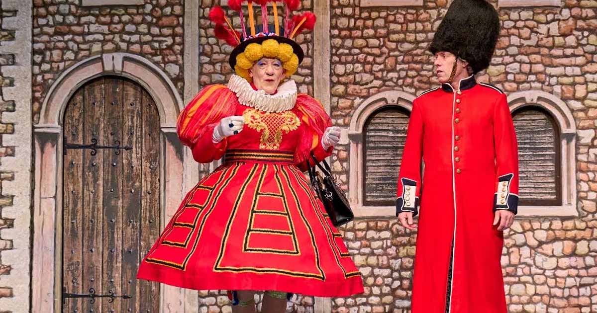 SIR IAN MCKELLEN AND JOHN BISHOP TAKE TO THE STAGE IN MOTHER GOOSE AT THE LOWRY THEATRE